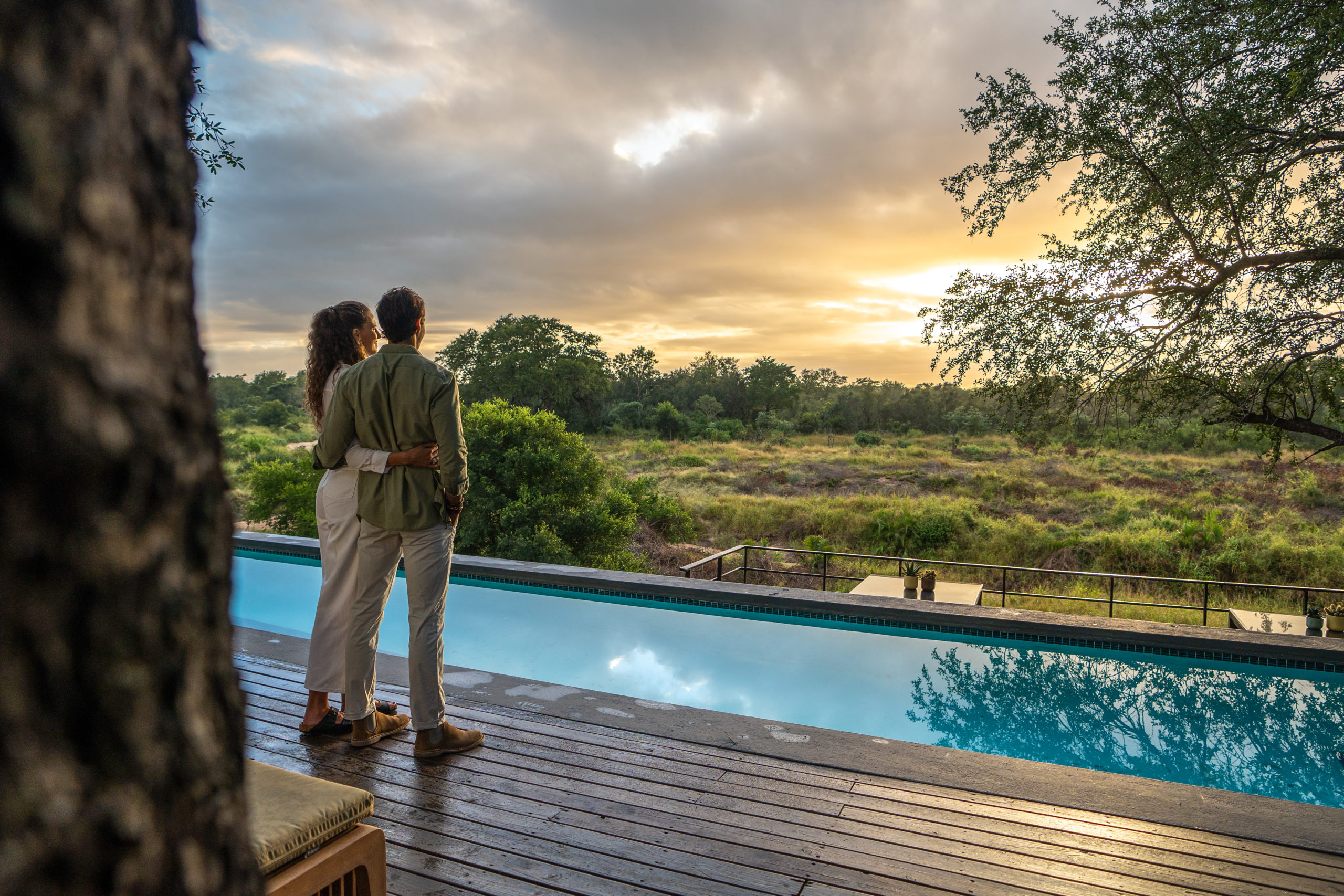 Felix-Studios-Silvan Safari-Apr-2022-260 (2) Man and woman looking at view from Silvan's pool