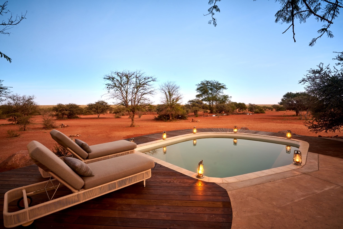 Tswalu-Motse-Lodge-motse-deck Private deck with sun loungers and pool